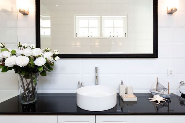 Clean-black-and-with-bathroom-sink-with-mirror-min
